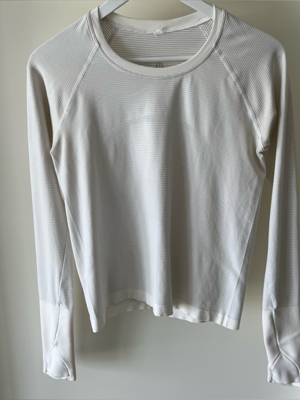 Lululemon Swiftly Tech Long sleeve- size 6